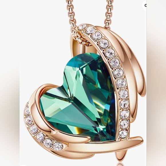 NWOT Love Heart Pendant Neckless - Picture 5 of 8